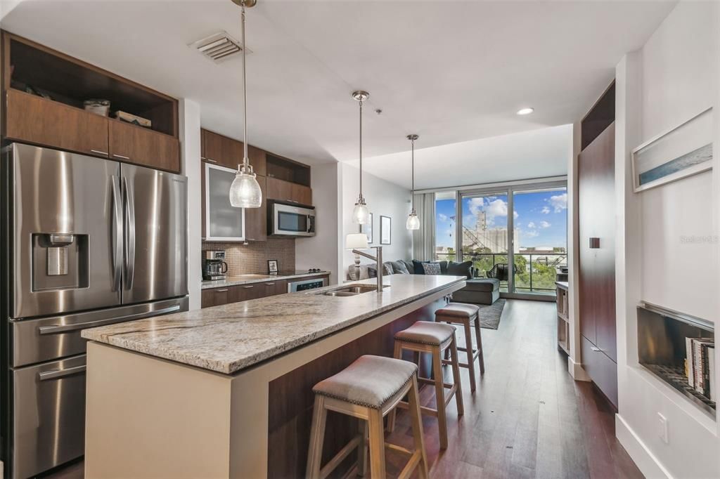 出租: $3,200 (2 贝兹, 2 浴室, 1237 平方英尺)