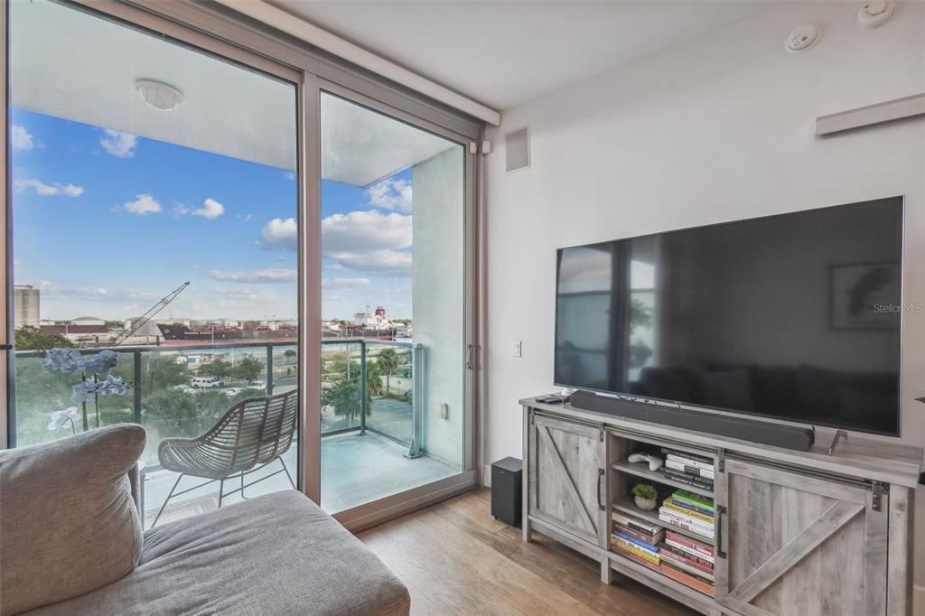 出租: $3,200 (2 贝兹, 2 浴室, 1237 平方英尺)