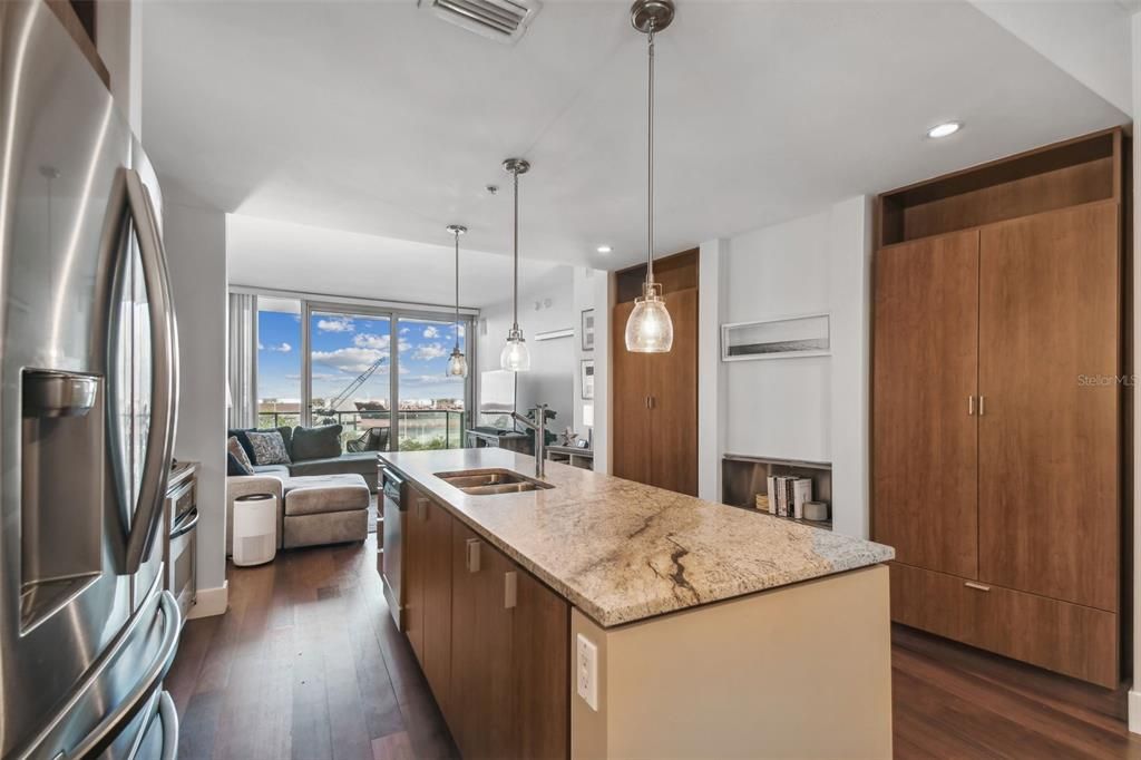 出租: $3,200 (2 贝兹, 2 浴室, 1237 平方英尺)