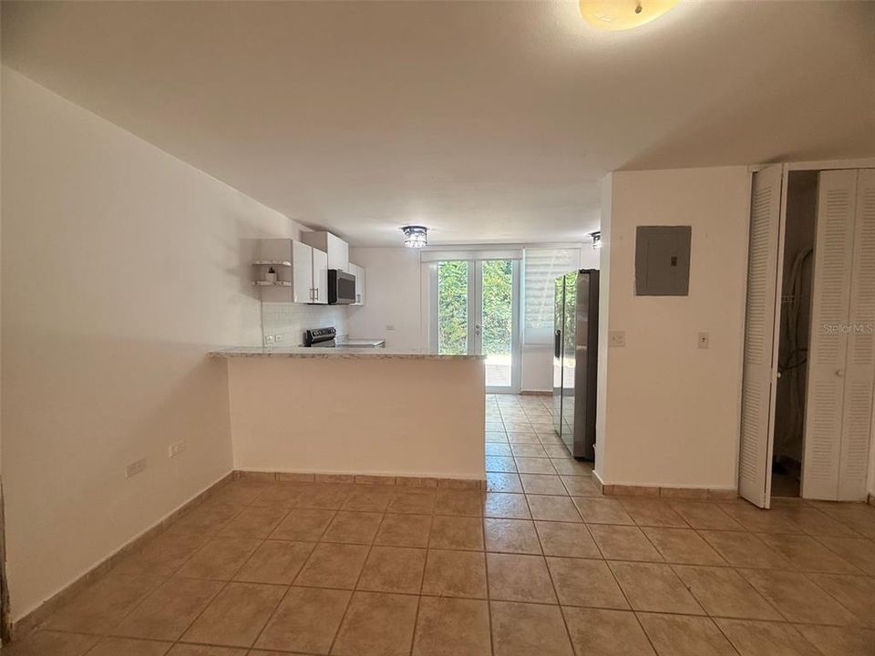 For Rent: $2,200 (3 beds, 2 baths, 1650 Square Feet)