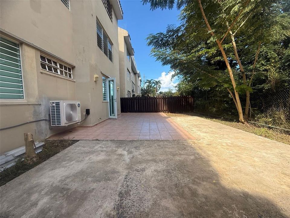 For Rent: $2,200 (3 beds, 2 baths, 1650 Square Feet)