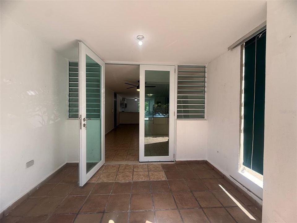 For Rent: $2,200 (3 beds, 2 baths, 1650 Square Feet)