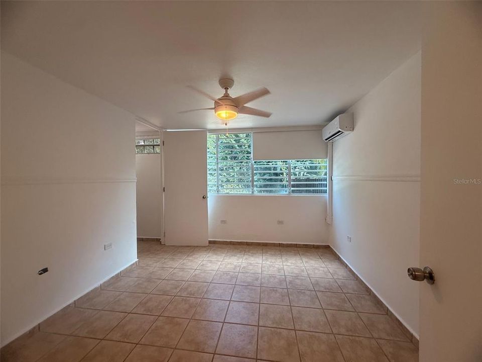 For Rent: $2,200 (3 beds, 2 baths, 1650 Square Feet)