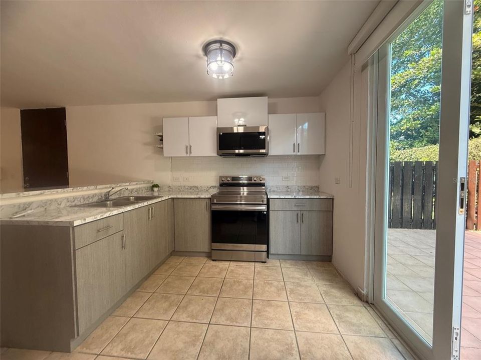 For Rent: $2,200 (3 beds, 2 baths, 1650 Square Feet)