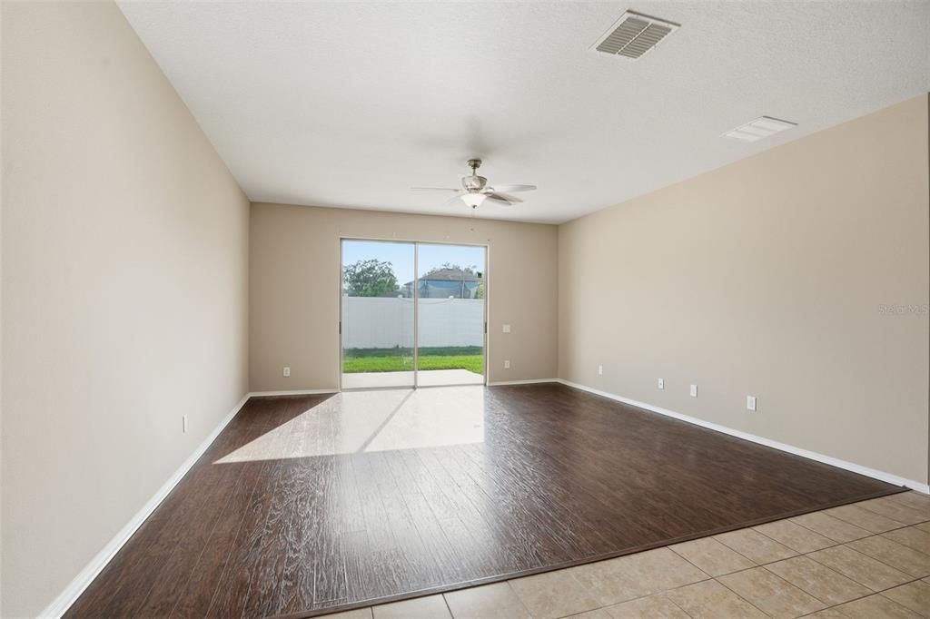 En Venta: $349,900 (3 camas, 2 baños, 1978 Pies cuadrados)