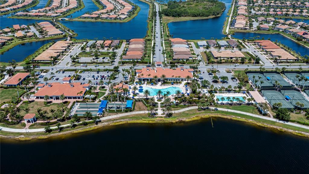 En Venta: $725,000 (2 camas, 2 baños, 2022 Pies cuadrados)