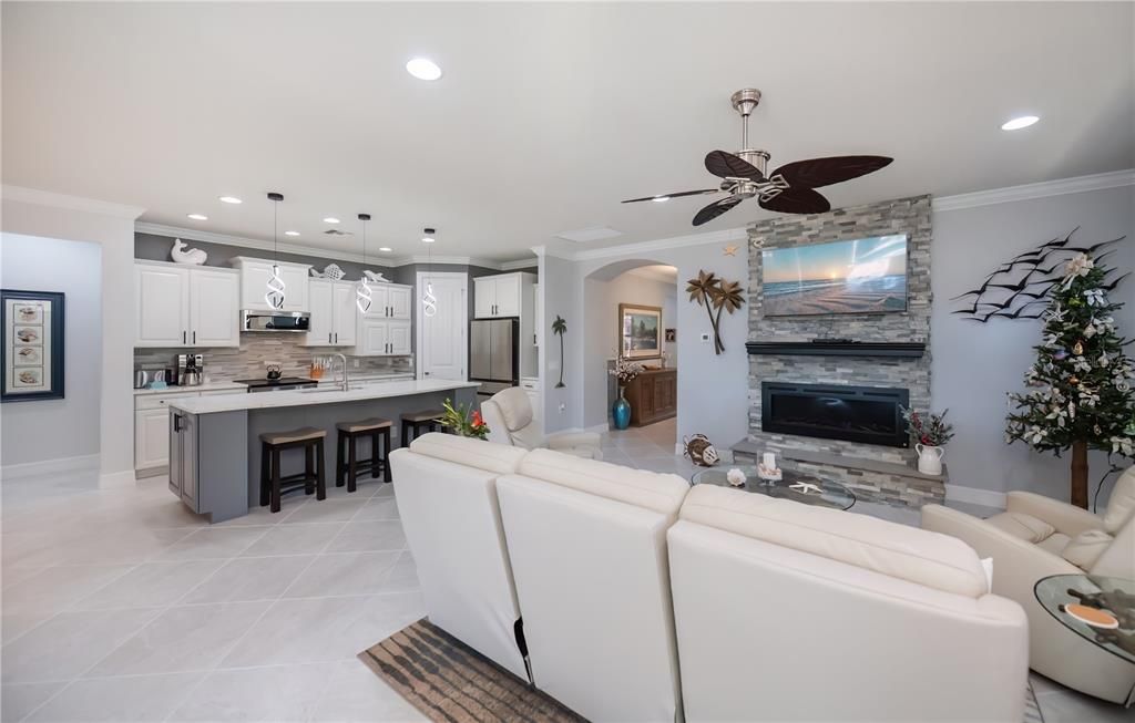 En Venta: $725,000 (2 camas, 2 baños, 2022 Pies cuadrados)