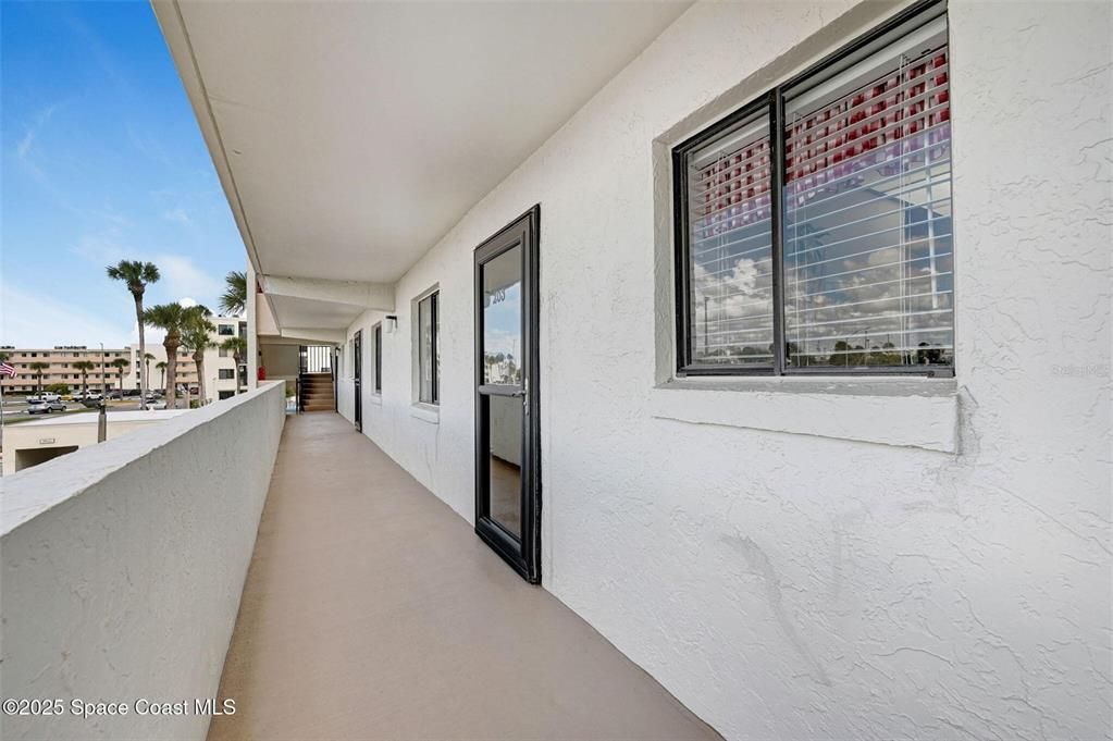 Vendido Recientemente: $166,000 (2 camas, 2 baños, 830 Pies cuadrados)