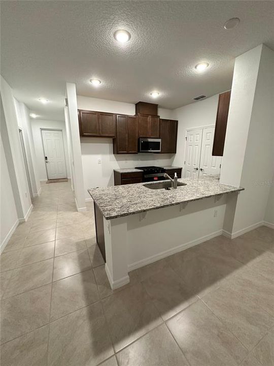 В аренду: $2,390 (4 спален, 2 ванн, 2182 Квадратных фут)