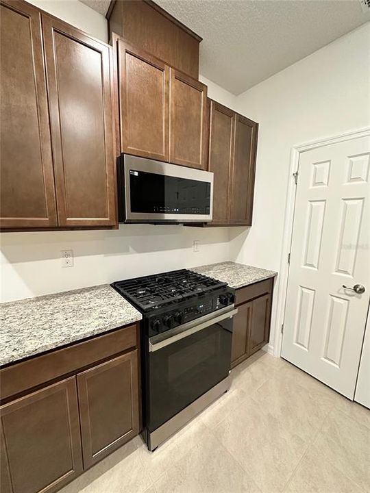 В аренду: $2,390 (4 спален, 2 ванн, 2182 Квадратных фут)