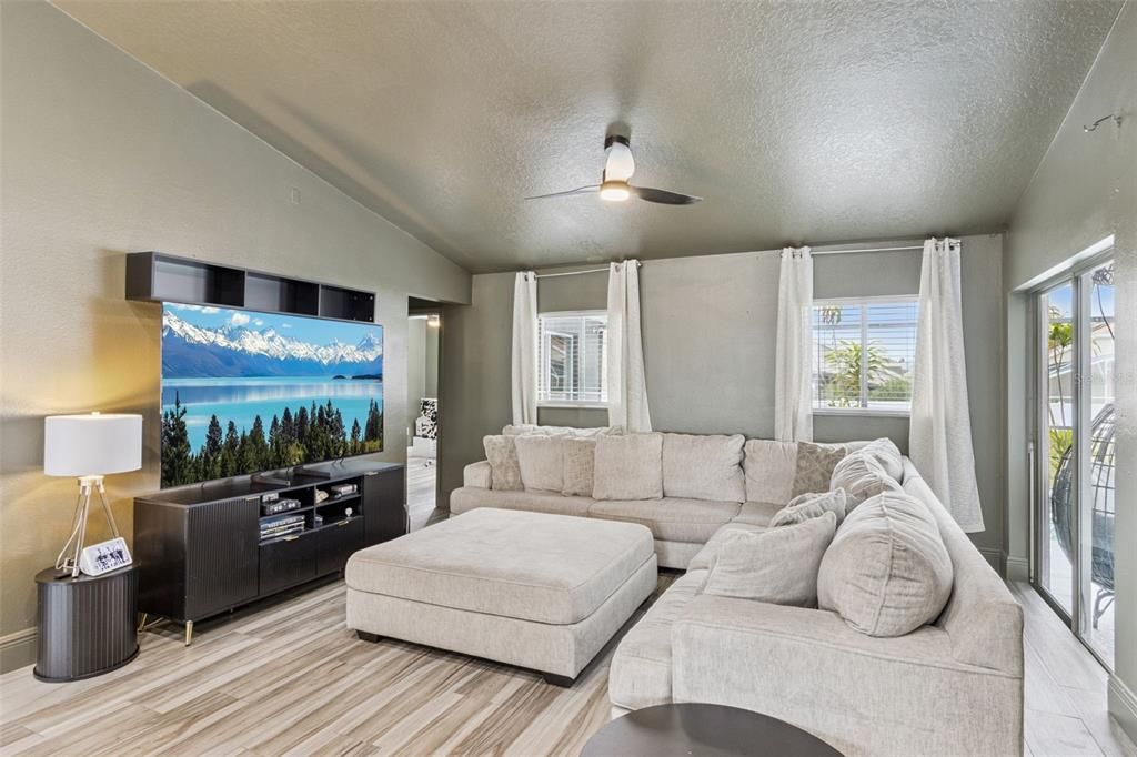 For Sale: $345,000 (4 beds, 2 baths, 1354 Square Feet)