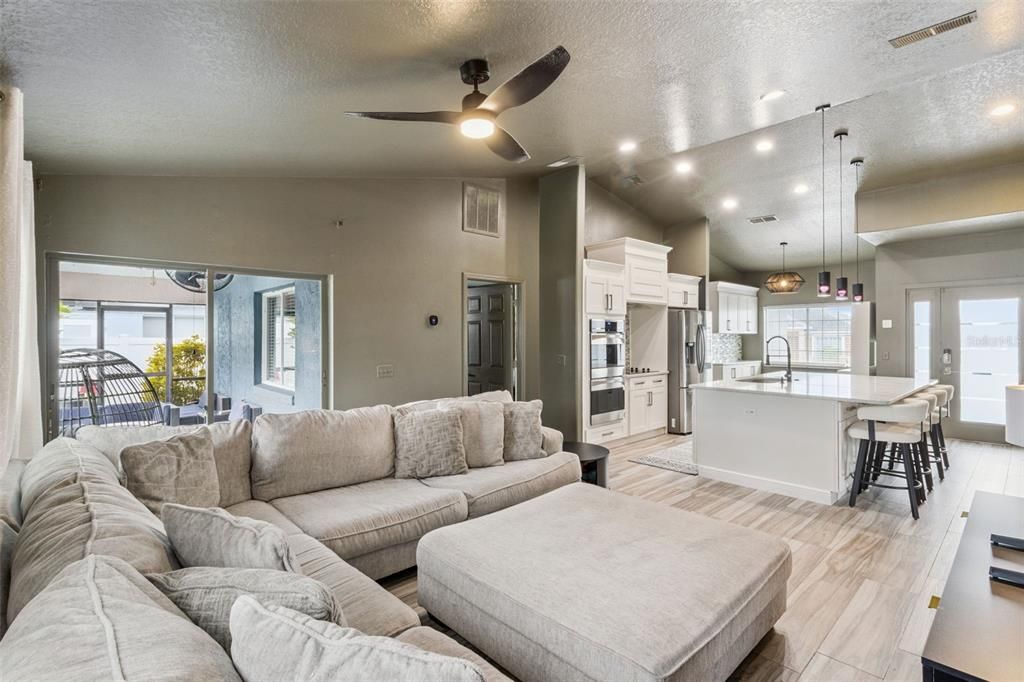 For Sale: $345,000 (4 beds, 2 baths, 1354 Square Feet)