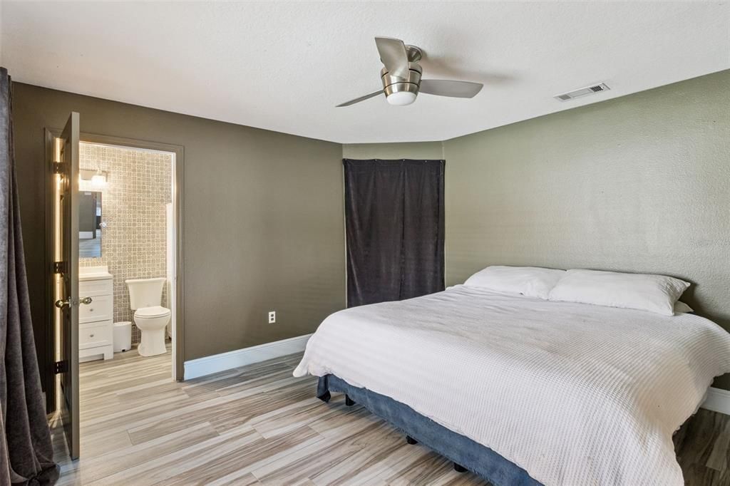 For Sale: $345,000 (4 beds, 2 baths, 1354 Square Feet)