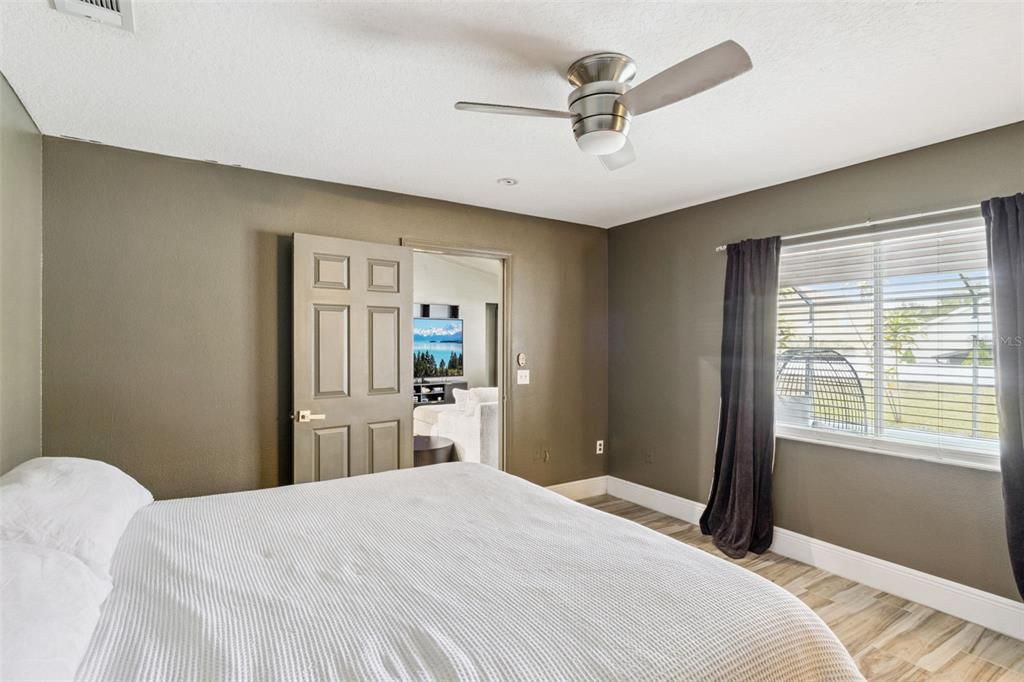 For Sale: $345,000 (4 beds, 2 baths, 1354 Square Feet)