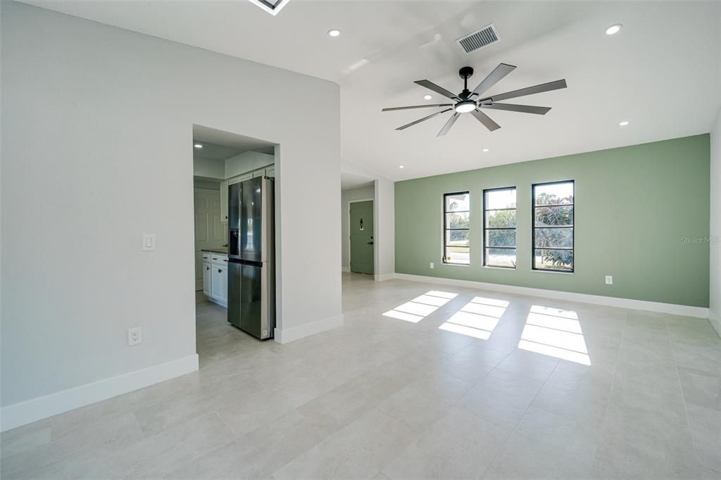 待售: $379,026 (3 贝兹, 2 浴室, 1904 平方英尺)