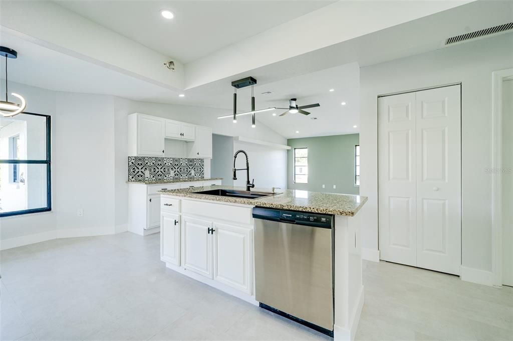 待售: $379,026 (3 贝兹, 2 浴室, 1904 平方英尺)