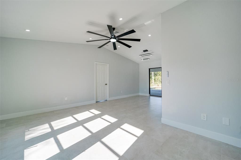 待售: $379,026 (3 贝兹, 2 浴室, 1904 平方英尺)