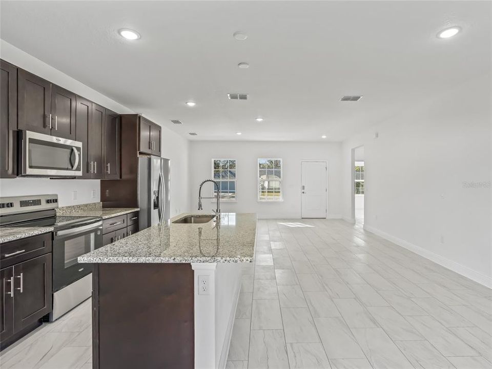 For Sale: $300,000 (4 beds, 2 baths, 1580 Square Feet)