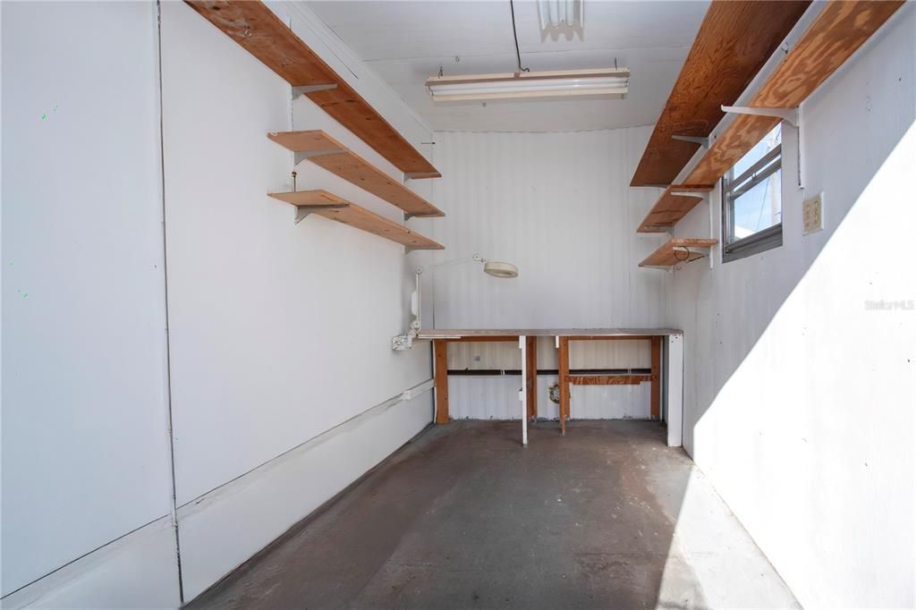 For Sale: $99,900 (2 beds, 2 baths, 960 Square Feet)