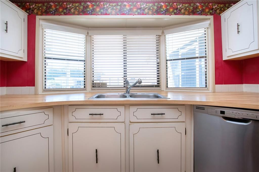 For Sale: $99,900 (2 beds, 2 baths, 960 Square Feet)