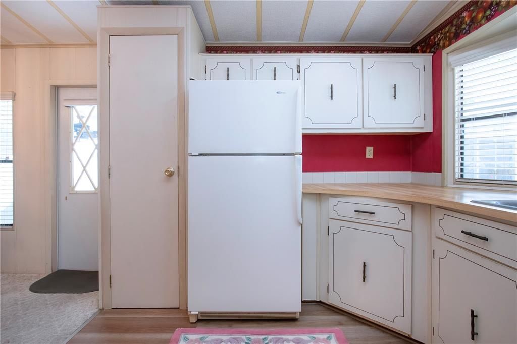 For Sale: $99,900 (2 beds, 2 baths, 960 Square Feet)