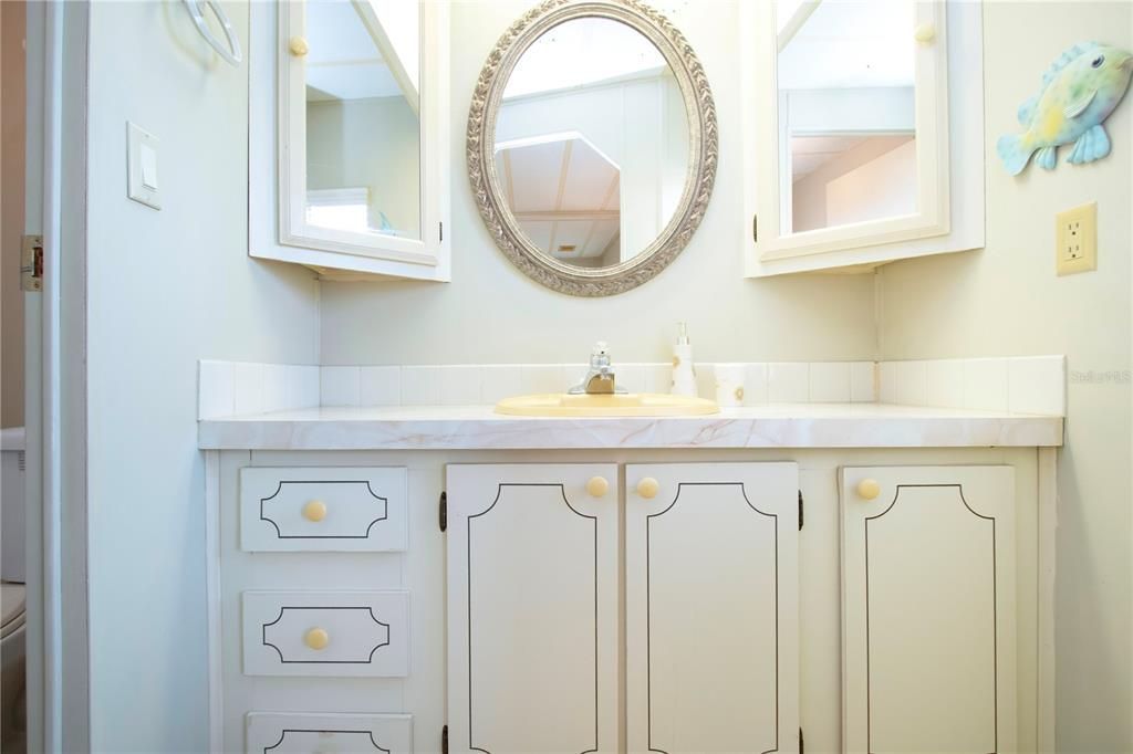 For Sale: $99,900 (2 beds, 2 baths, 960 Square Feet)