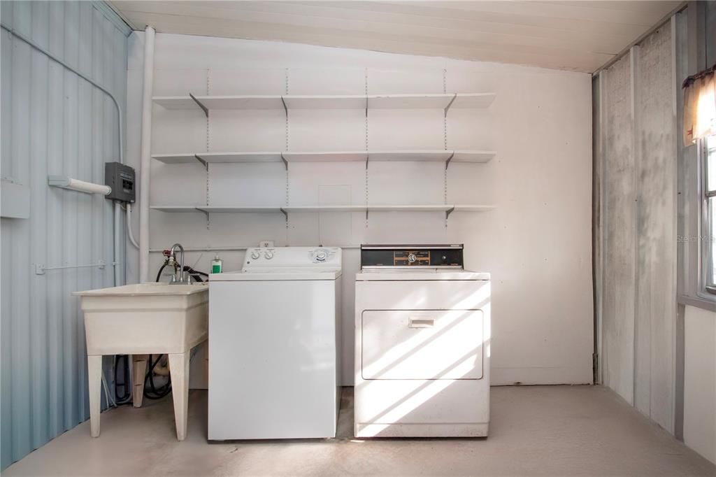 For Sale: $99,900 (2 beds, 2 baths, 960 Square Feet)