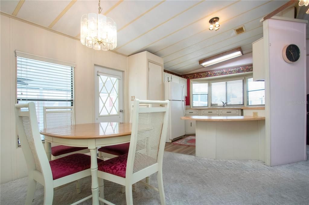 For Sale: $99,900 (2 beds, 2 baths, 960 Square Feet)