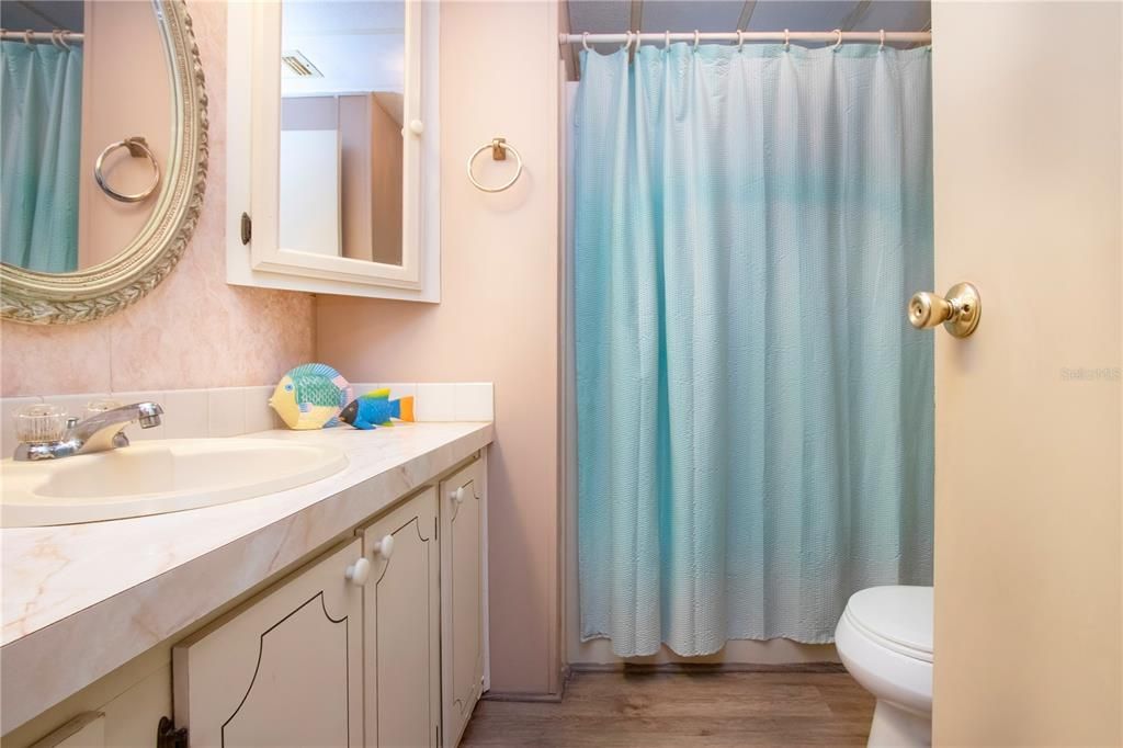 For Sale: $99,900 (2 beds, 2 baths, 960 Square Feet)