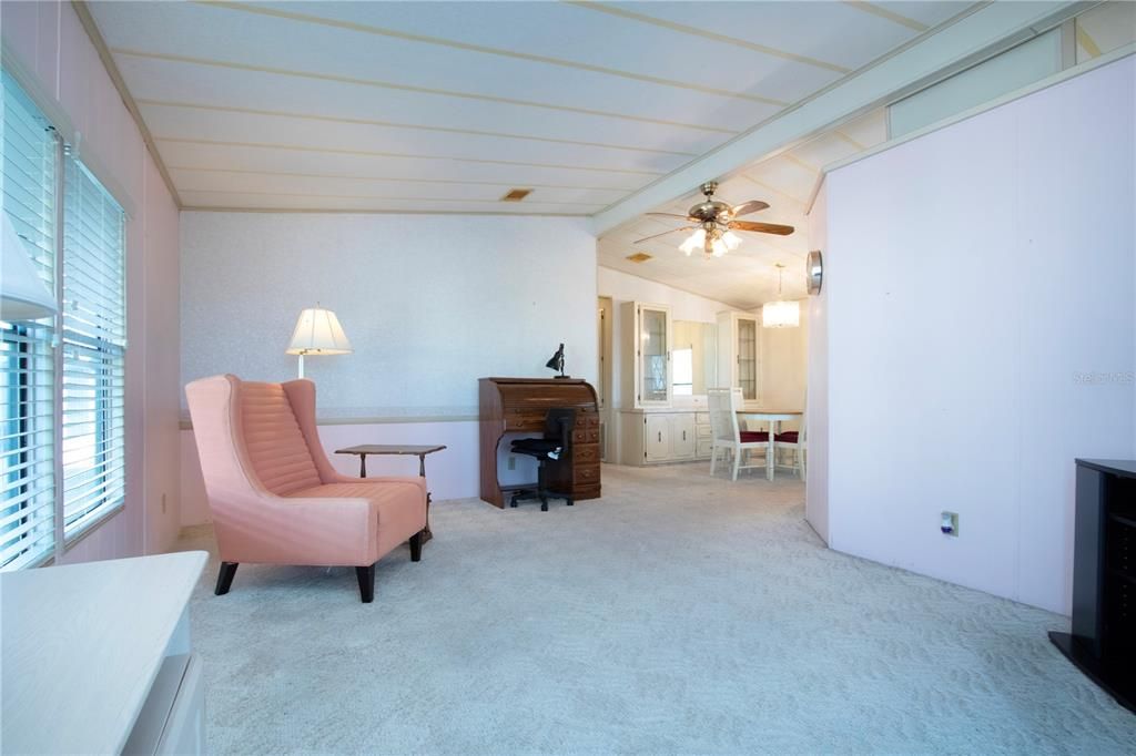 For Sale: $99,900 (2 beds, 2 baths, 960 Square Feet)