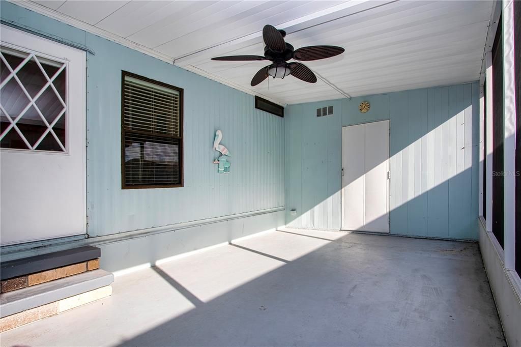 For Sale: $99,900 (2 beds, 2 baths, 960 Square Feet)