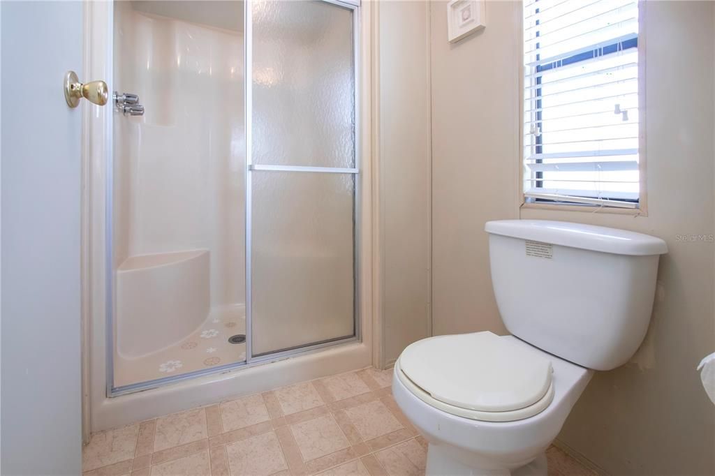 For Sale: $99,900 (2 beds, 2 baths, 960 Square Feet)