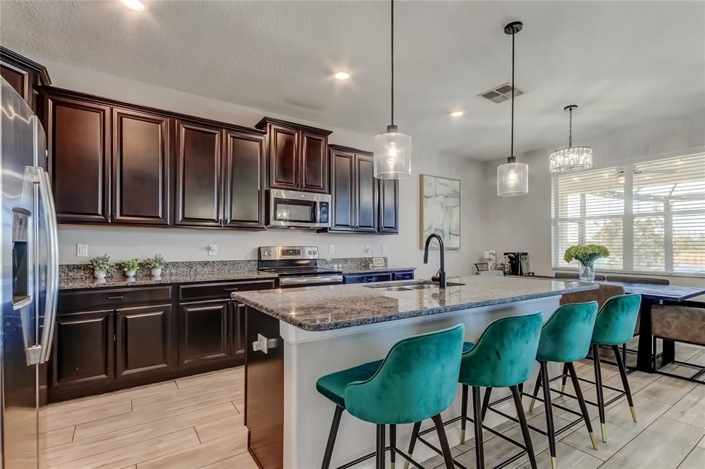 En Venta: $500,000 (4 camas, 3 baños, 2591 Pies cuadrados)