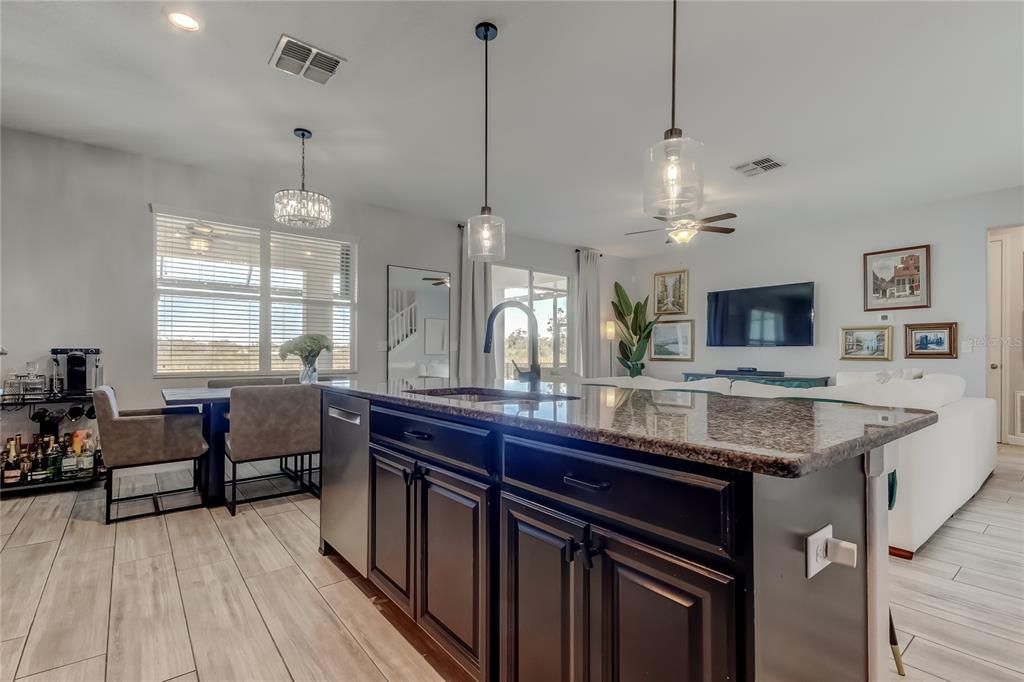 En Venta: $500,000 (4 camas, 3 baños, 2591 Pies cuadrados)