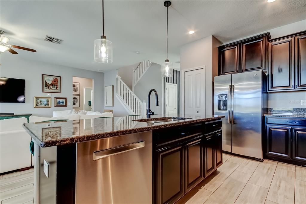 En Venta: $500,000 (4 camas, 3 baños, 2591 Pies cuadrados)