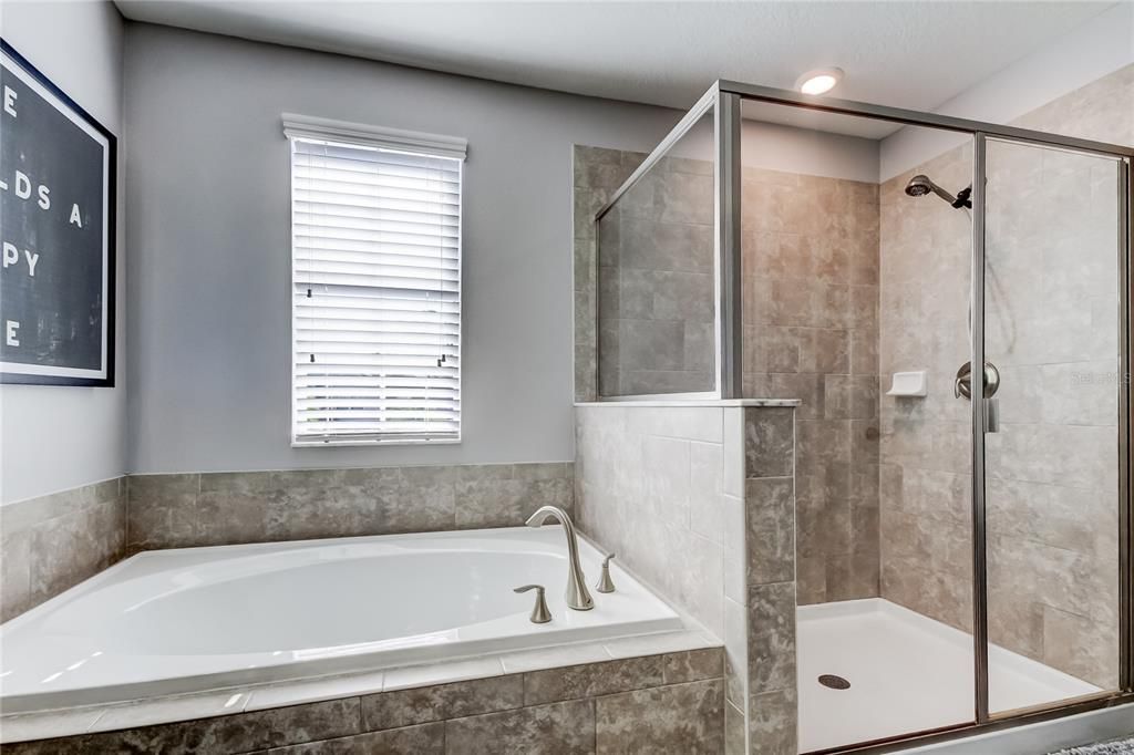 En Venta: $500,000 (4 camas, 3 baños, 2591 Pies cuadrados)