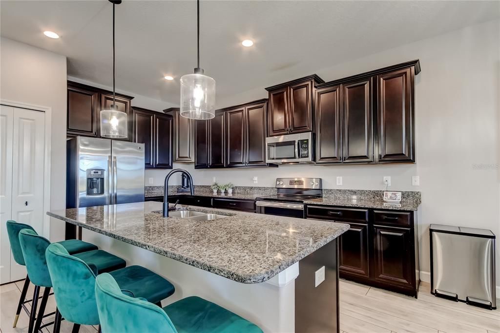 En Venta: $500,000 (4 camas, 3 baños, 2591 Pies cuadrados)