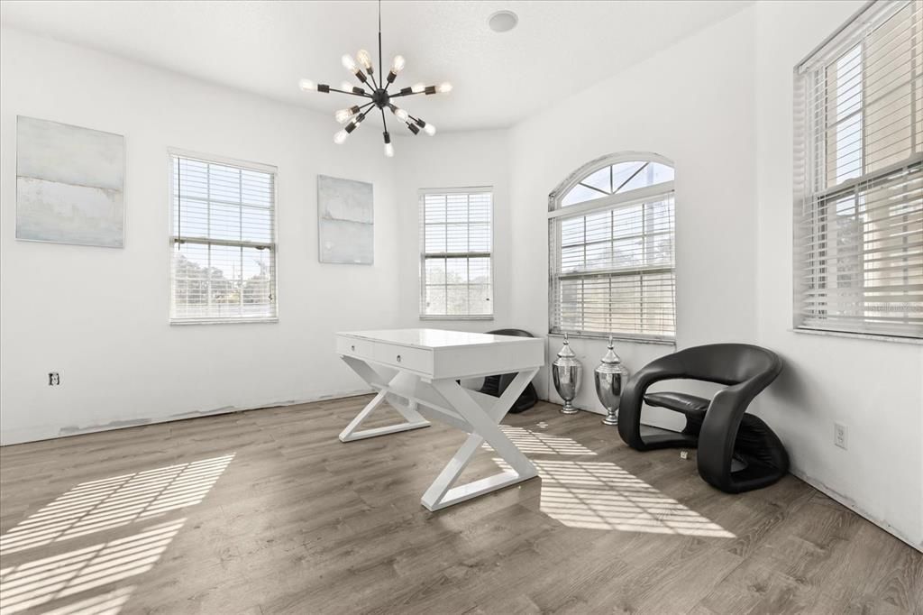 En Venta: $725,000 (5 camas, 5 baños, 5702 Pies cuadrados)