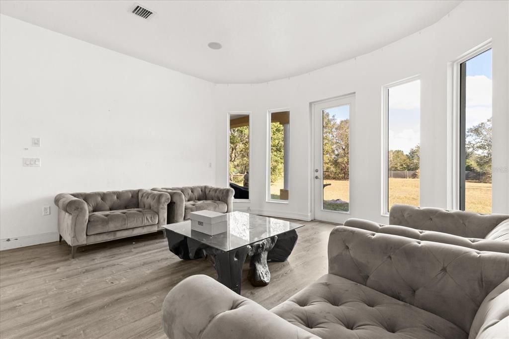 En Venta: $725,000 (5 camas, 5 baños, 5702 Pies cuadrados)