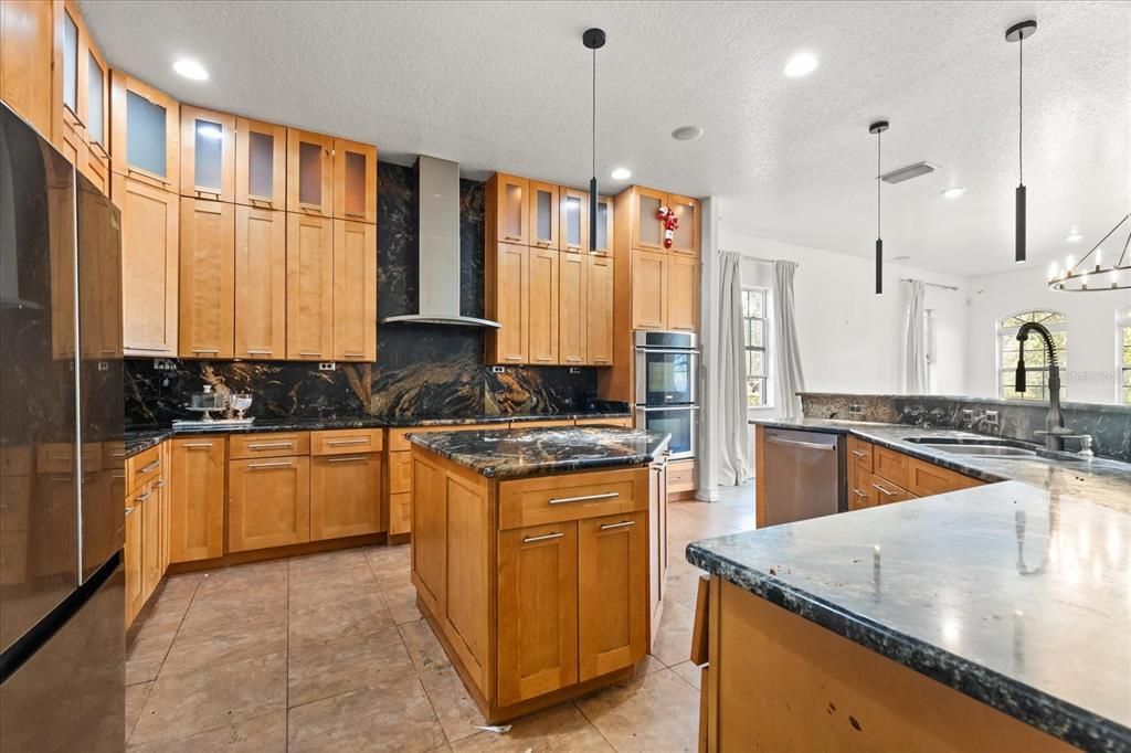 En Venta: $725,000 (5 camas, 5 baños, 5702 Pies cuadrados)