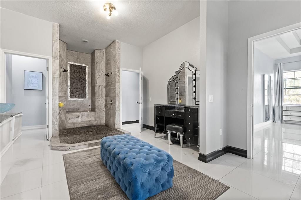 En Venta: $725,000 (5 camas, 5 baños, 5702 Pies cuadrados)