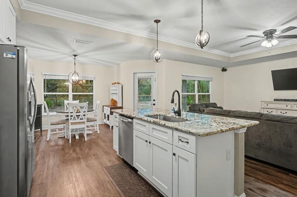 For Sale: $330,000 (3 beds, 2 baths, 1402 Square Feet)