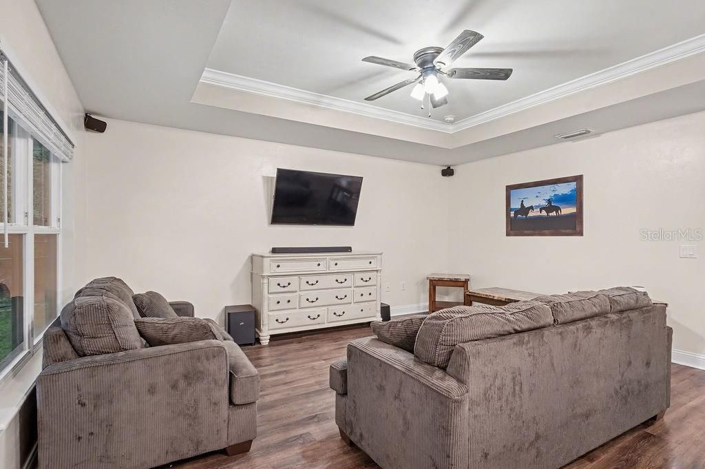 For Sale: $330,000 (3 beds, 2 baths, 1402 Square Feet)