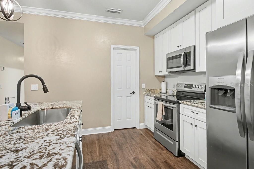 For Sale: $330,000 (3 beds, 2 baths, 1402 Square Feet)