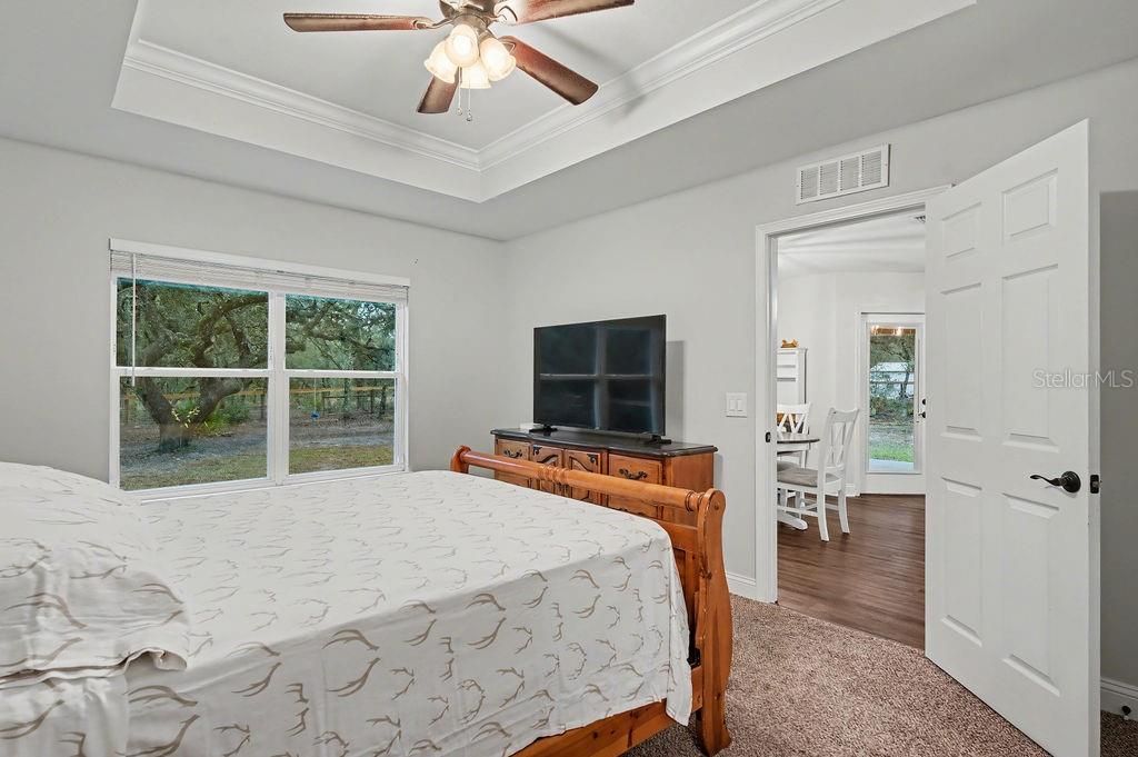 For Sale: $330,000 (3 beds, 2 baths, 1402 Square Feet)