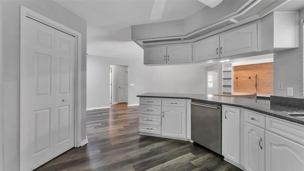 For Sale: $529,900 (5 beds, 3 baths, 2734 Square Feet)