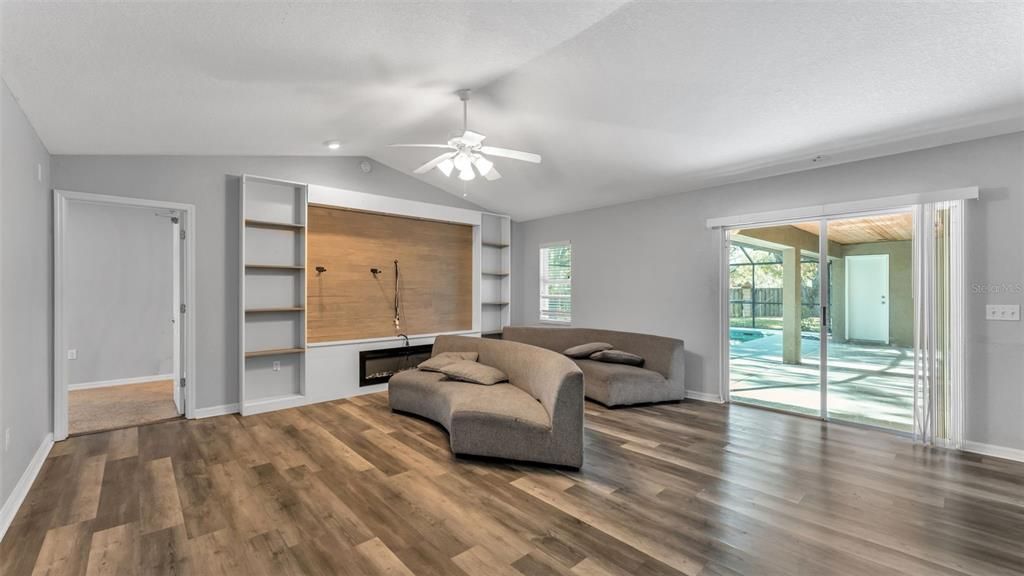 For Sale: $529,900 (5 beds, 3 baths, 2734 Square Feet)