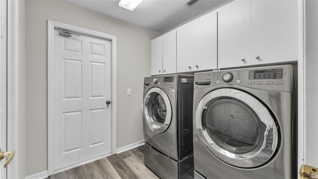 For Sale: $529,900 (5 beds, 3 baths, 2734 Square Feet)