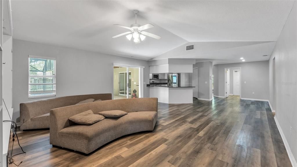 For Sale: $529,900 (5 beds, 3 baths, 2734 Square Feet)