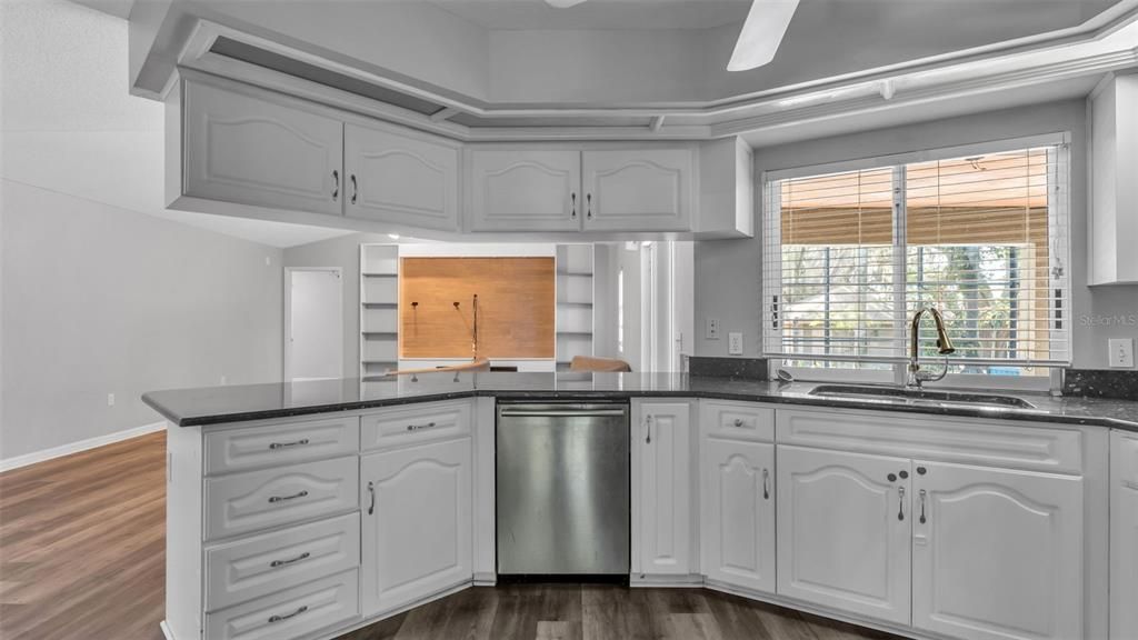 For Sale: $529,900 (5 beds, 3 baths, 2734 Square Feet)